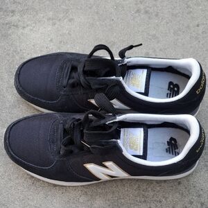New Balance Women Black Sneakers Size 8